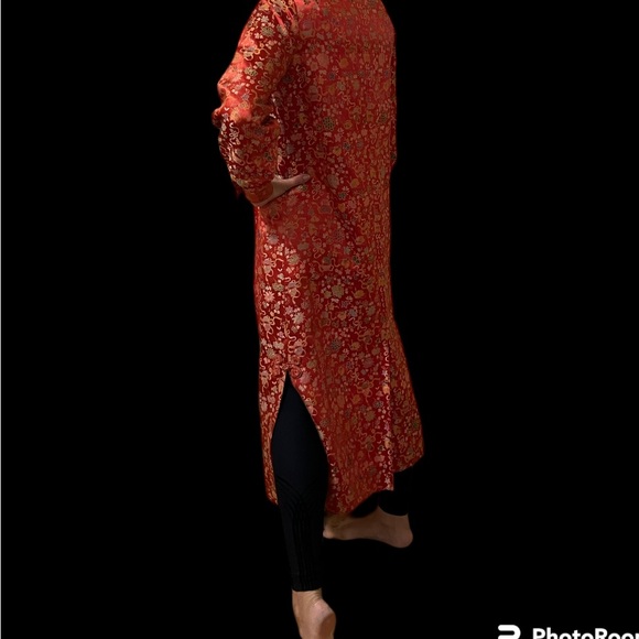Vintage Asian long jacket with beautiful side detail and red satin lining - Picture 3 of 9